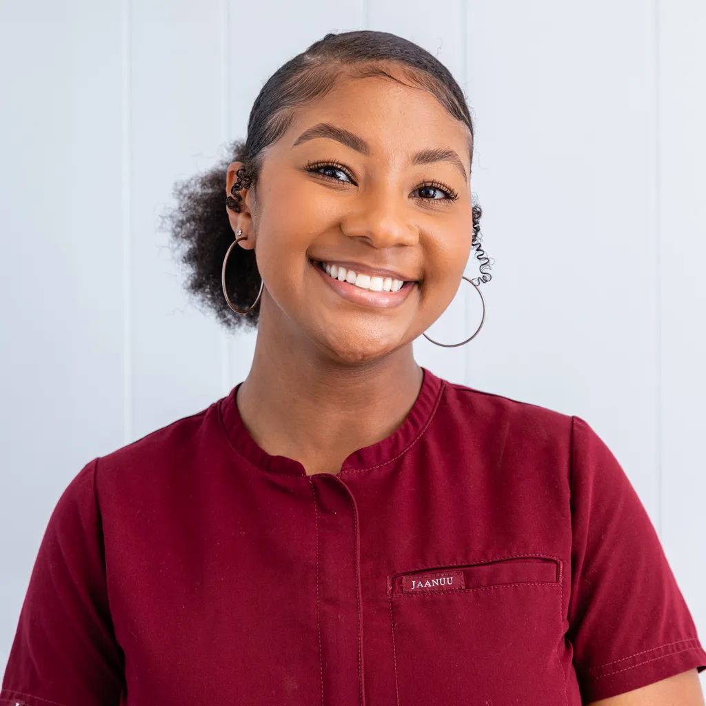 Sydney Riggins Meet Our Veterinarians | Yosemite Veterinary Hospital | E...